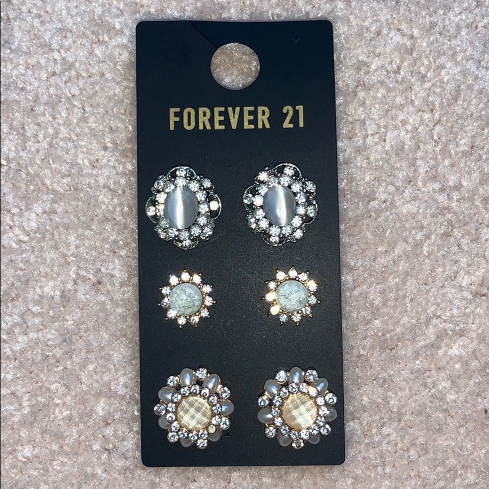 ✨FREE w/ Bundle of 3+✨Forever Statement Earrings